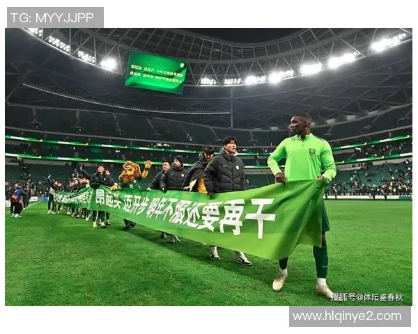 足球明星加盟新球队盛典引发球迷热烈关注与期待